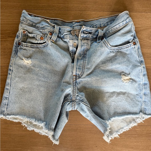 Levi's Blue Light Wash Jean Shorts - Picture 1 of 4
